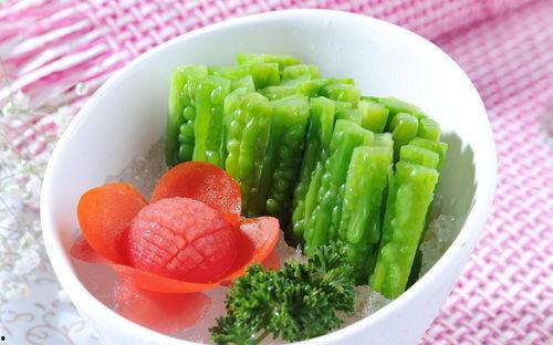 养生馆吃瓜事件视频,一场视频引发的行业热议