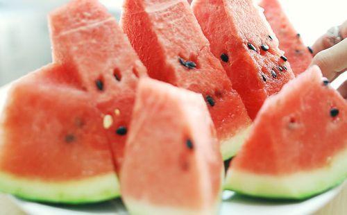 非专业的吃瓜视频,揭秘吃瓜群众视角下的热门视频幕后故事