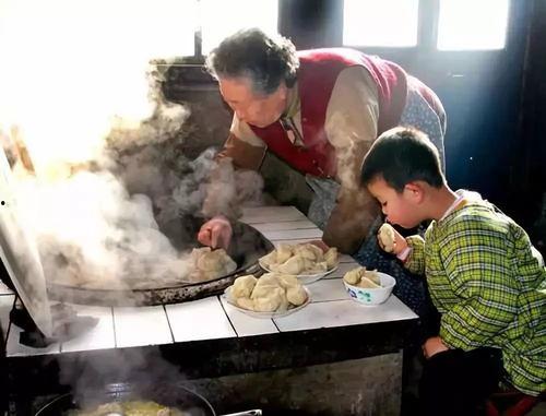 田姥姥吃折箩瓜视频,传统美味，现代演绎