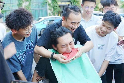 本山老师吃瓜视频,揭秘娱乐圈幕后故事