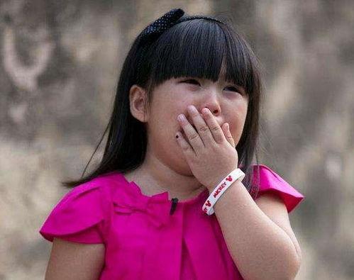 吃瓜歪嘴女孩视频,真实还原生活百态