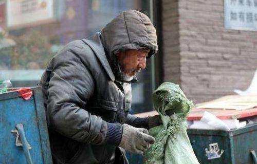 巨人老头吃臭瓜视频大全