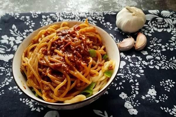 丑瓜吃炸酱面视频,家常美食，美味瞬间