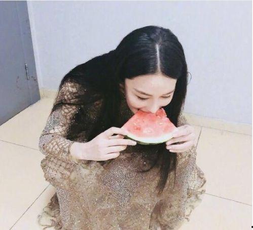 带你吃瓜穿女装视频下载