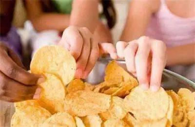 吃瓜卖零食视频素材,揭秘热门吃瓜卖零食短视频背后的魅力