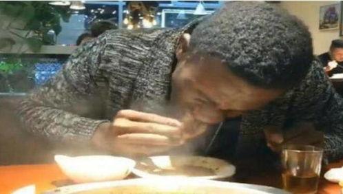 非洲网红吃瓜事件视频播放