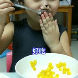 小孩上学吃瓜的视频